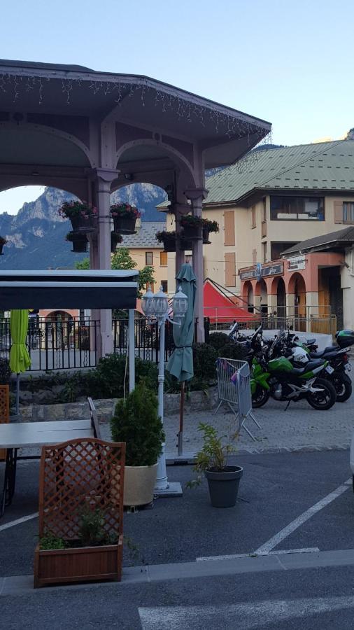 Hôtel Restaurant Glaizette L'Argentiere-la-Bessee Exterior foto